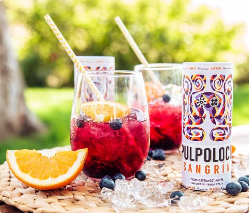 Pulpoloco Sangria paper can and drinks
